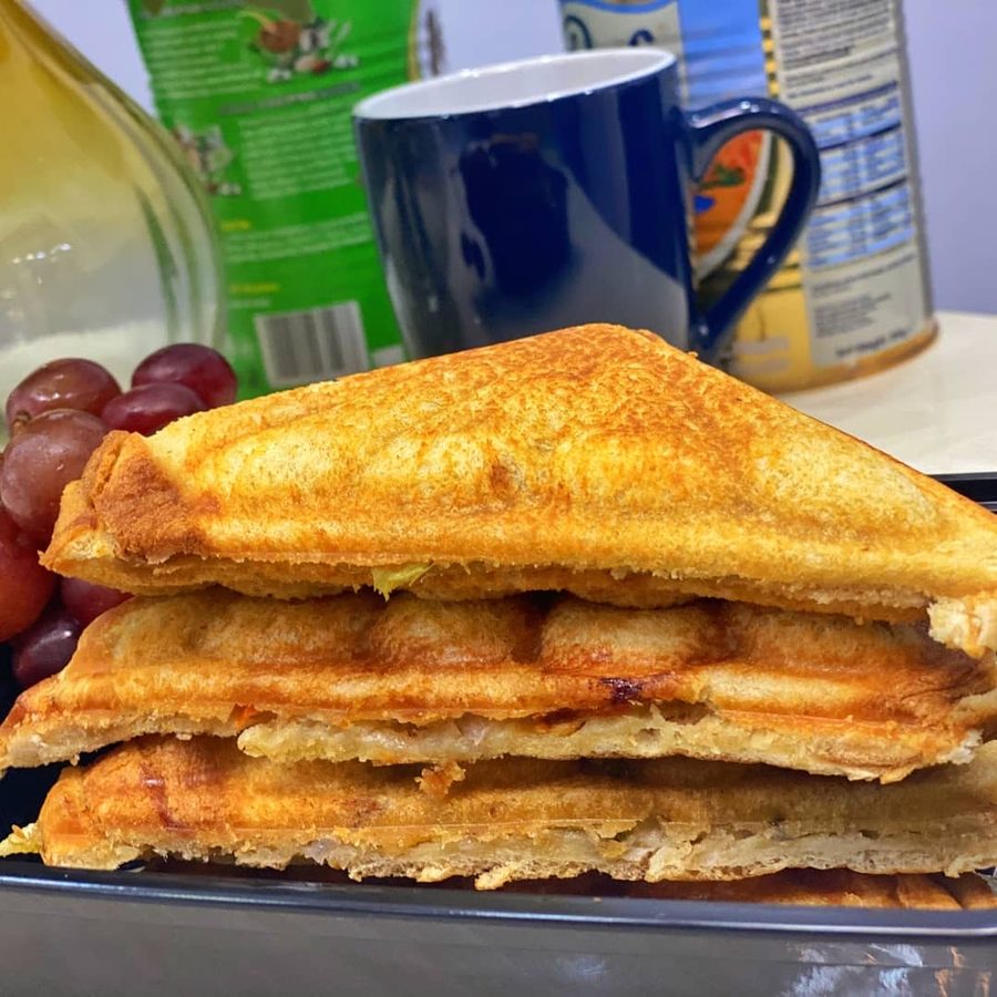 Sandwich toasts with tea